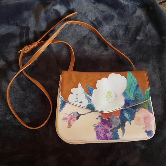 Antik Kraft Handbags - NWOT Antik Kraft Floral Crossbody